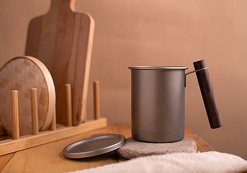 MUSE Design Awards Winner - Eco titanium cup with wooden handle