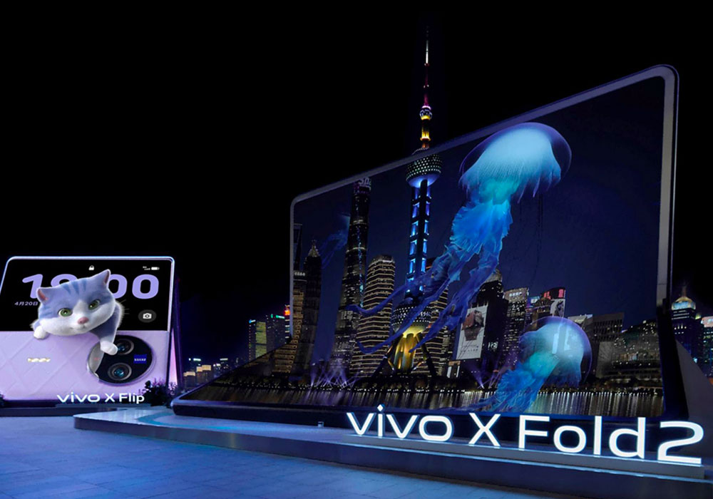 MUSE Design Awards Winner - vivo X Fold2 | X Flip Outdoor Campaign by OUTPUT