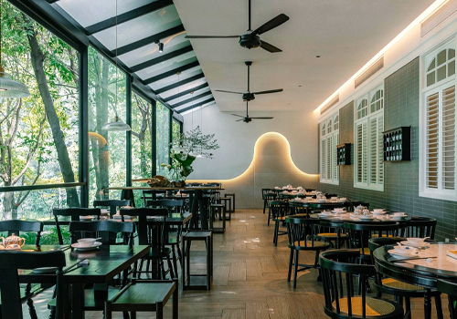 MUSE Design Awards Winner - Cantonese music restaurant by the lake by MoJiong design