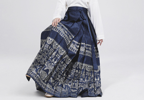 MUSE Design Awards Winner - Hmong Silver Ethnic Dress by Ni Design