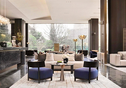 MUSE Design Awards - Naturalistic Mansion: Bustling Outside, Natural Inside