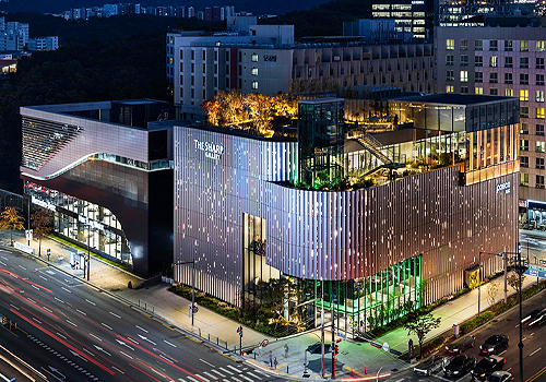 MUSE Design Awards - The Sharp Gallery: The Luminous Canvas