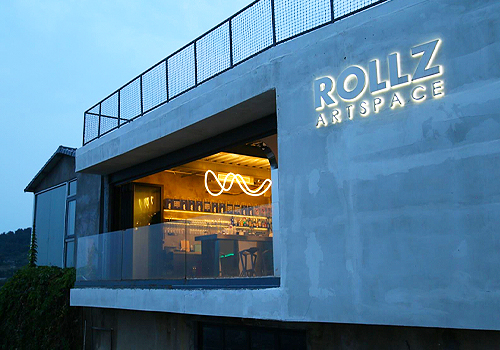 MUSE Design Awards Winner - Rollz hotel & Café by Hu Xiaoli/Shanghai Hud Architects Co., Ltd.