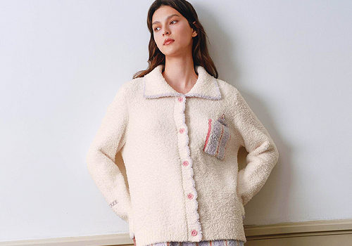 MUSE Design Awards - EMXEE Feather Yarn Women's Homewear