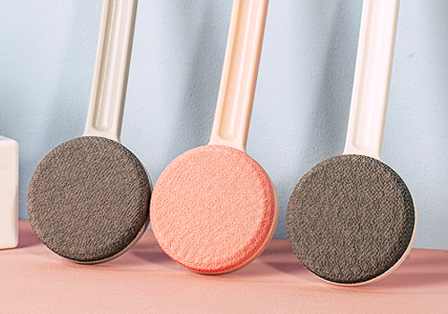 MUSE Design Awards Winner - Bath Brush (Curved Long Handle)