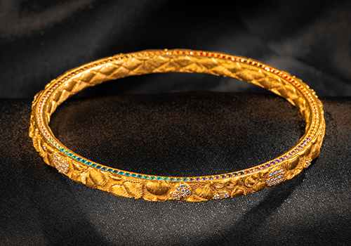 MUSE Design Awards Winner - Rainbow Gourd Gold Bangle
